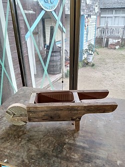 古材の一輪車プランター